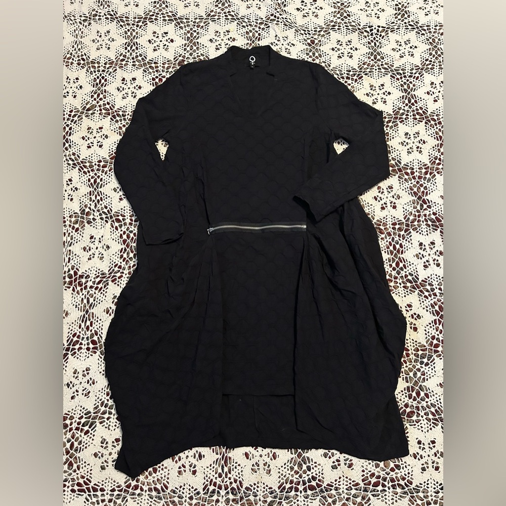 Elegant Black Long Sleeve Dress with Zipper Accents